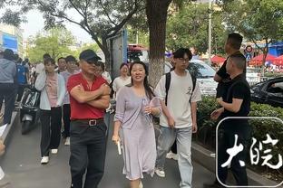 鼓励戴护目镜踢球的侄子，麦金战枪手再现经典“护目镜”庆祝？